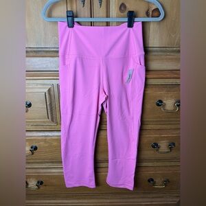 NWT Amazon Essentials Vibrant Pink Capri Leggings with Pockets